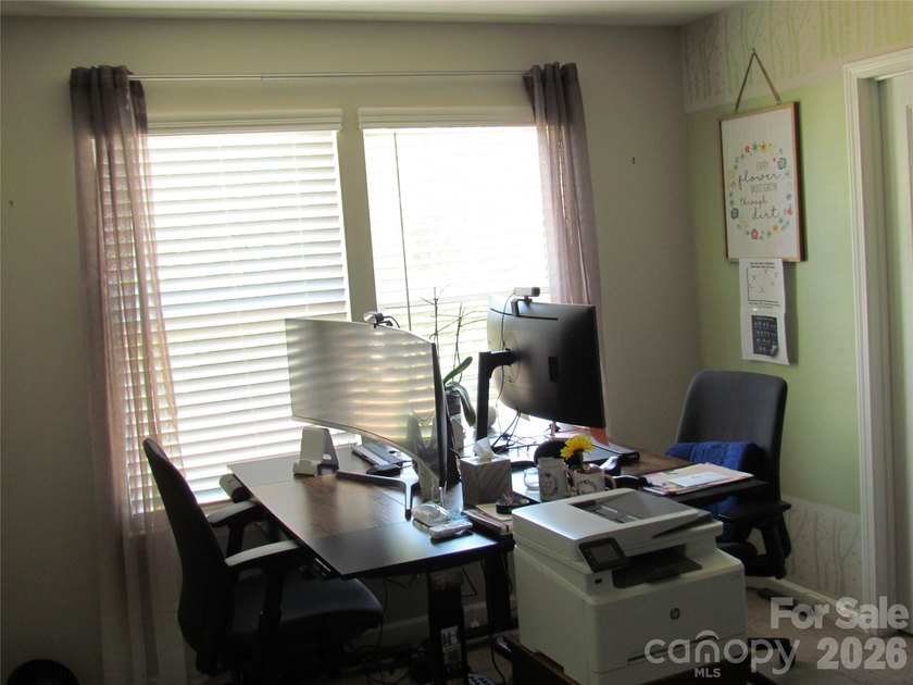 Gorgeous 3BD/2.5BTH in desirable Edgewater community! Large deck - photo 10