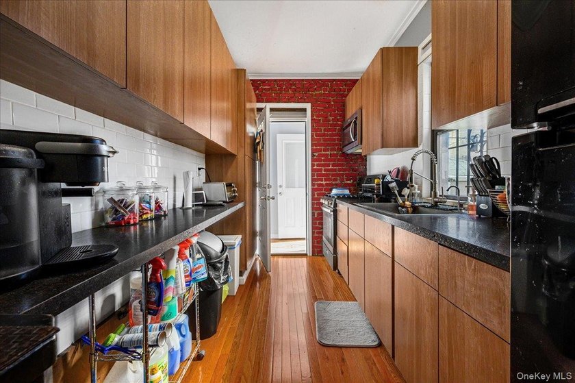Welcome to 755 49th Street, a well-maintained brick Townhouse - photo 7