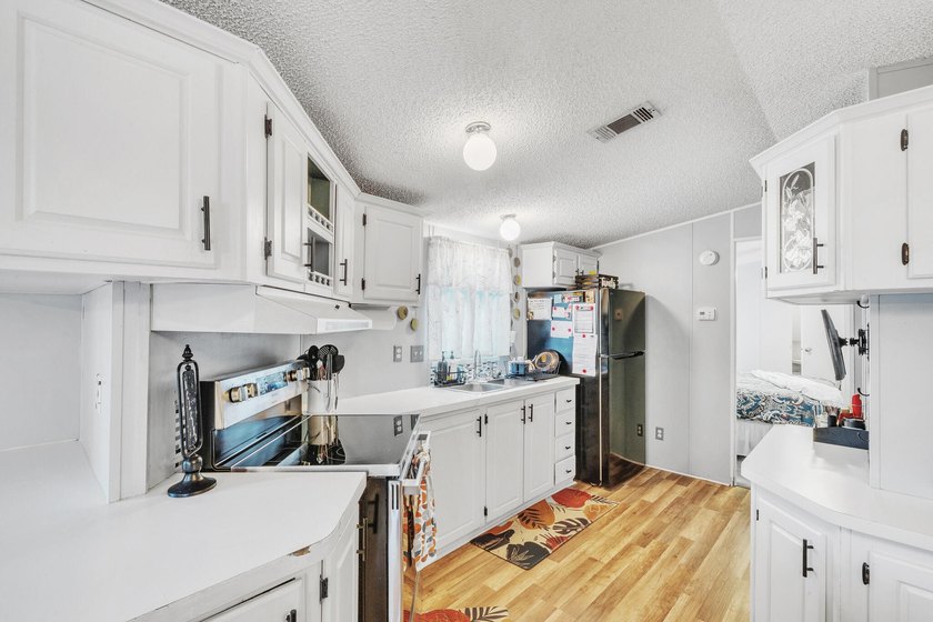 JUST LISTED!!! Lakefront 3BR/2BA with Florida room and tile - photo 37