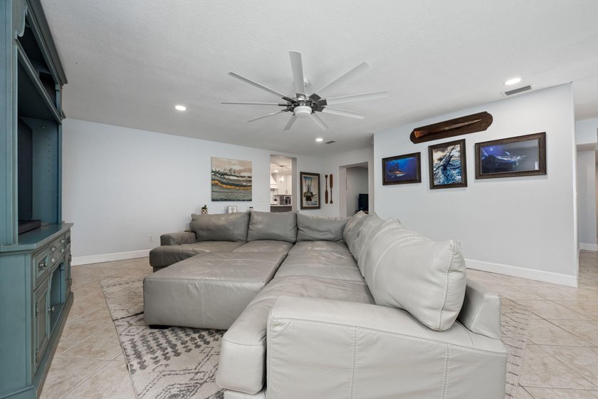 Nestled in the heart of Valparaiso, this 6 bedroom 3 bath gem - photo 22