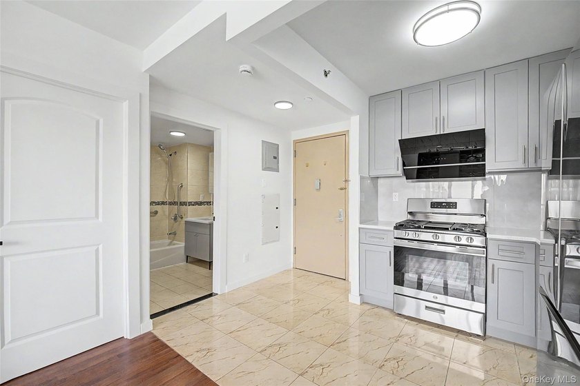 Featuring 660 sq ft of living space, plus a private 55 sq ft - photo 9