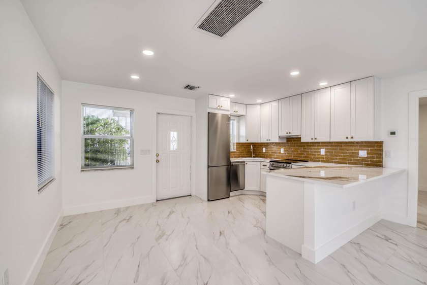 Welcome to this gorgeous and renovated one bedroom, one bathroom - photo 12