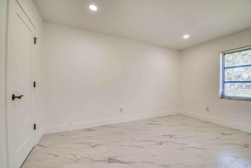 Welcome to this gorgeous and renovated one bedroom, one bathroom - photo 14