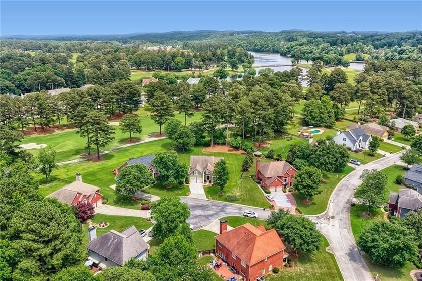 Welcome Home to this Executive home beautifully situated on the - photo 5