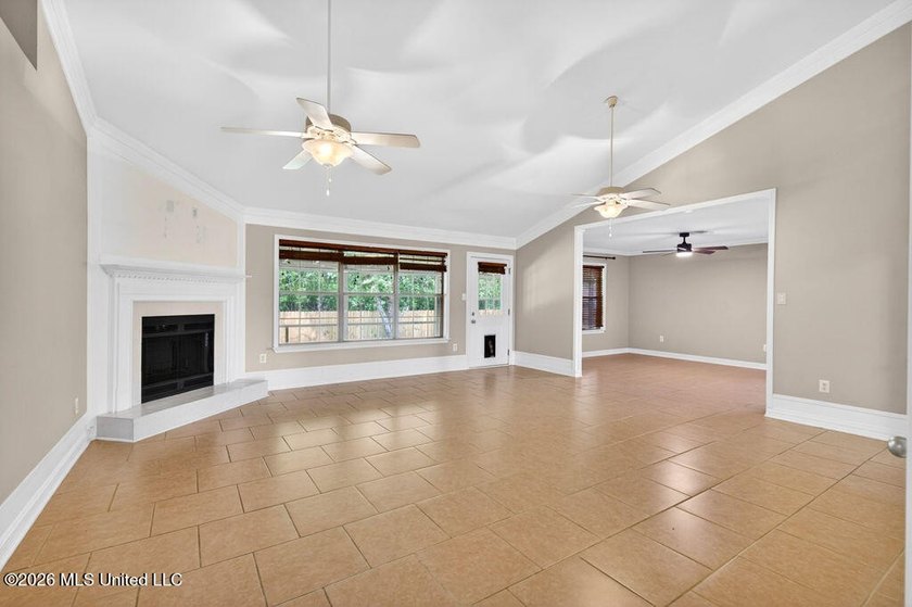 Spacious 4 bed, 3 bath single-story home in South Pointe with - photo 14