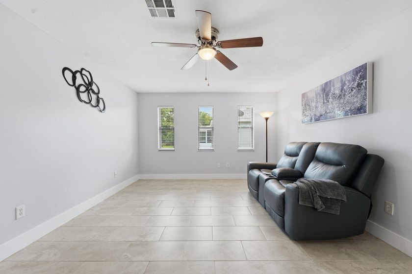 Welcome to this freshly painted 2-bedroom, 2-bathroom pool home - photo 15