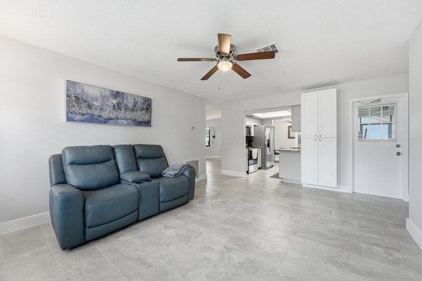 Welcome to this freshly painted 2-bedroom, 2-bathroom pool home - photo 16