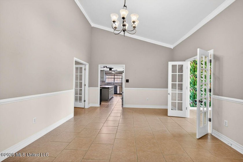 Spacious 4 bed, 3 bath single-story home in South Pointe with - photo 18