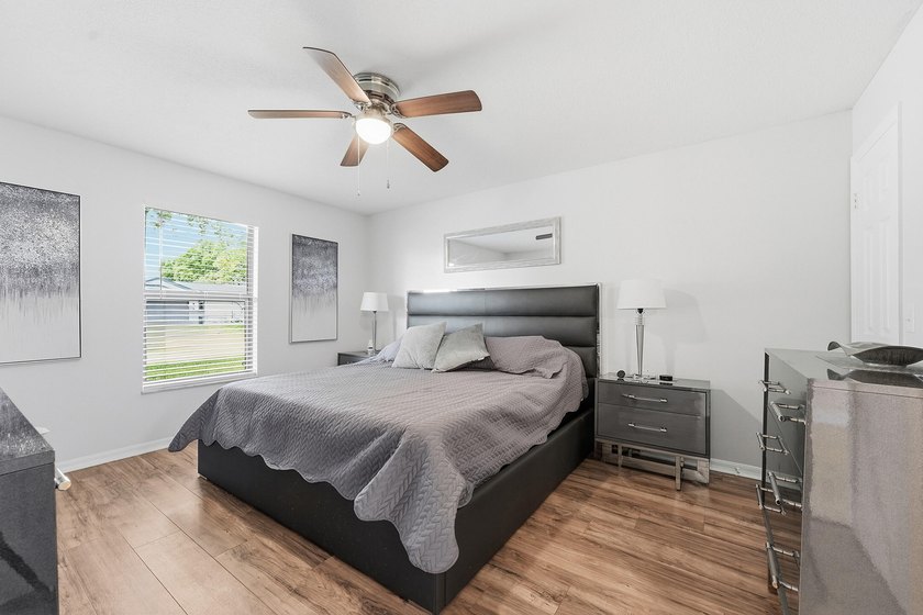 Welcome to this freshly painted 2-bedroom, 2-bathroom pool home - photo 21