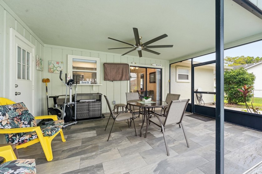 Welcome to this freshly painted 2-bedroom, 2-bathroom pool home - photo 30