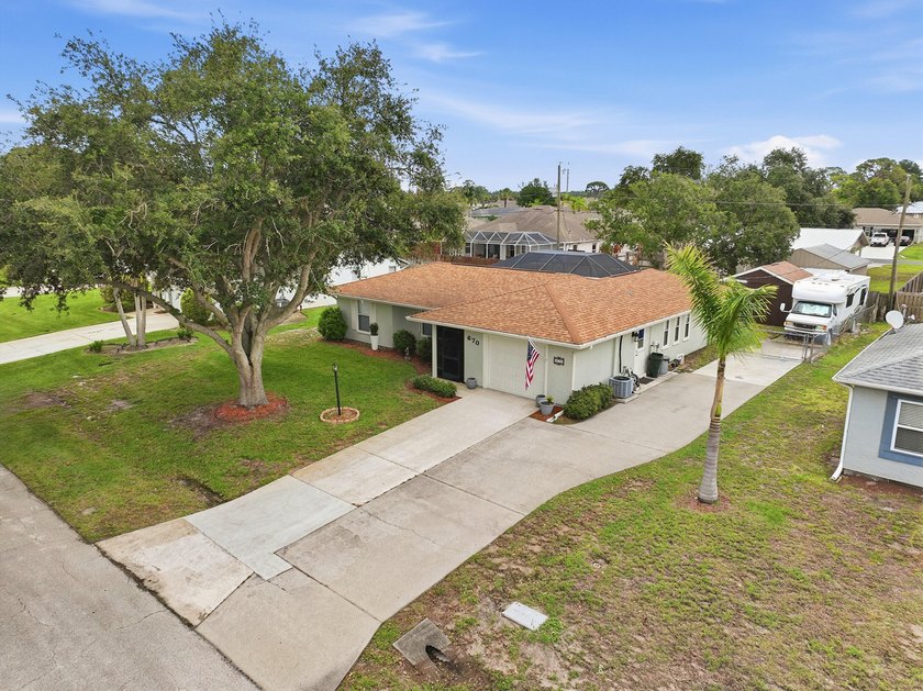 Welcome to this freshly painted 2-bedroom, 2-bathroom pool home - photo 37