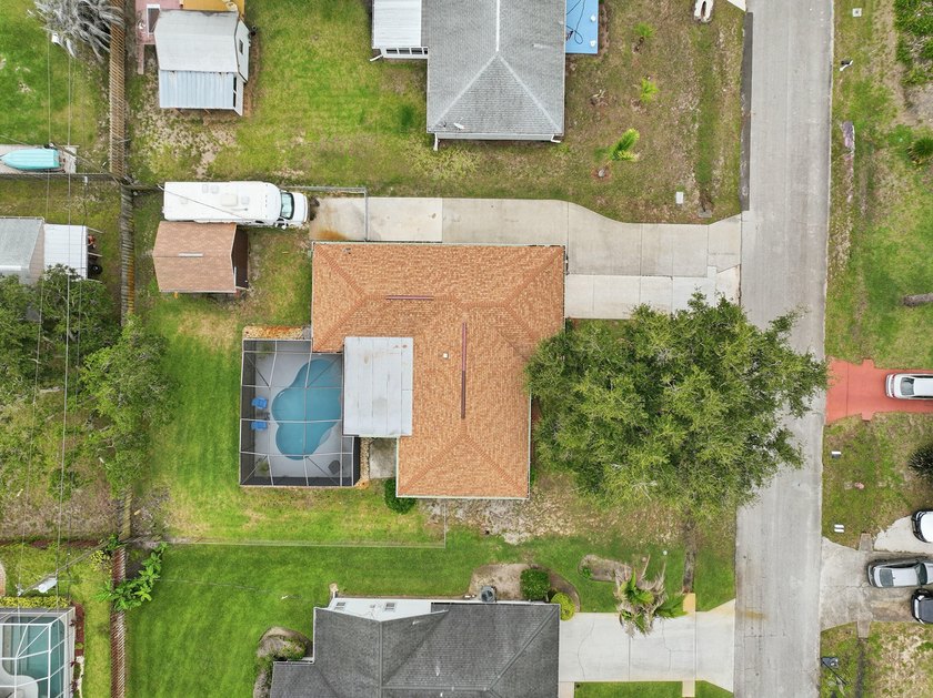 Welcome to this freshly painted 2-bedroom, 2-bathroom pool home - photo 46