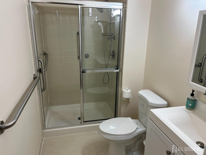 Highly Sought After Yardley Model. 2 Bedrooms, Huge Living Room - photo 22