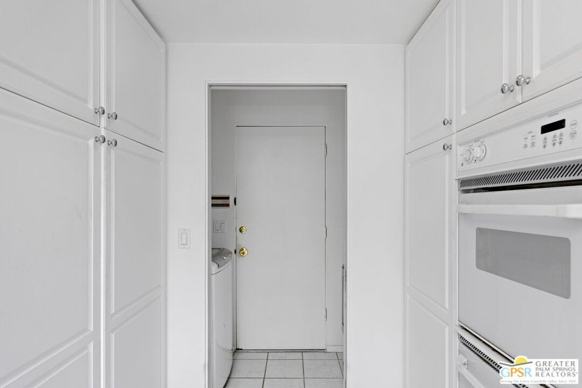 Experience Mid-Century Modern Living in Canyon Estates! This - photo 17