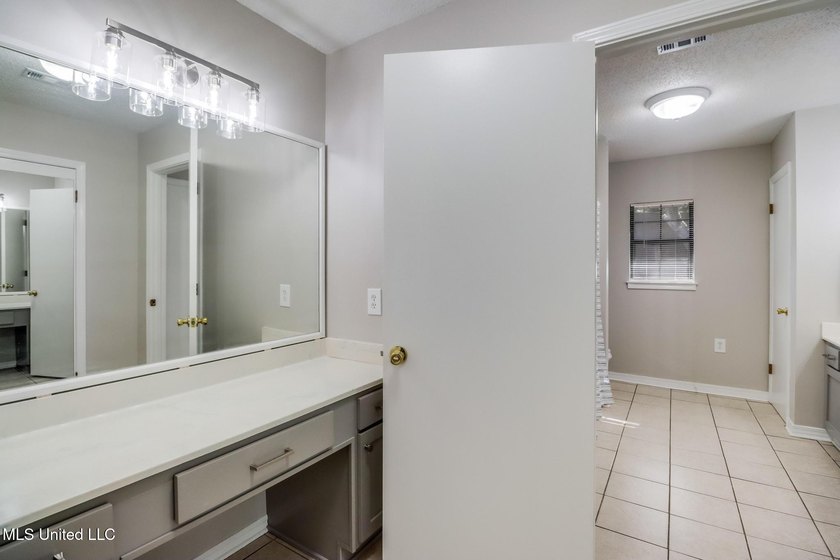 Welcome home to this beautifully updated 3-bedroom, 2-bath - photo 12