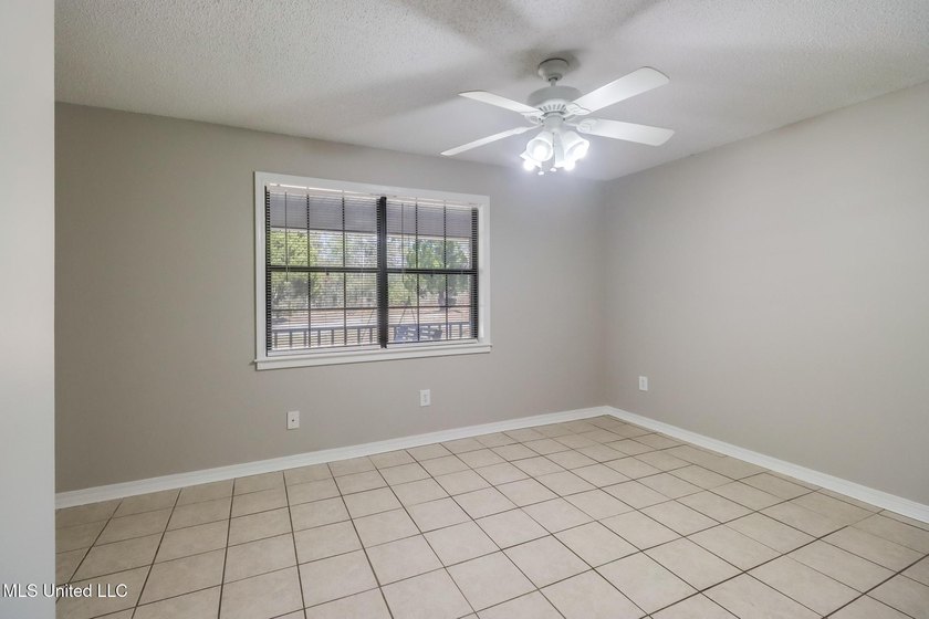 Welcome home to this beautifully updated 3-bedroom, 2-bath - photo 15