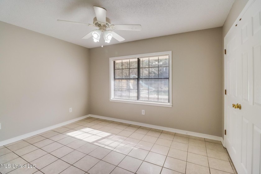 Welcome home to this beautifully updated 3-bedroom, 2-bath - photo 18