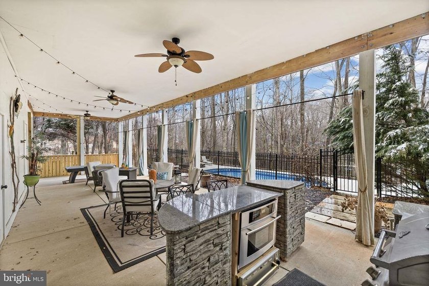 Seller found a home! Job relocation. NO HOA! Tucked away on a - photo 4