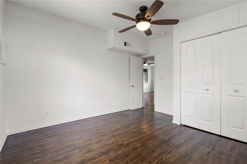 Prime investment opportunity, triplex in Gulf Shores! This - photo 12