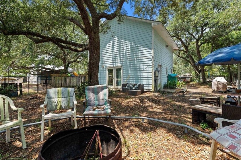 Prime investment opportunity, triplex in Gulf Shores! This - photo 13