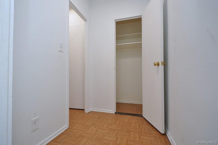 Welcome to this bright and inviting studio CO-OP in the - photo 18
