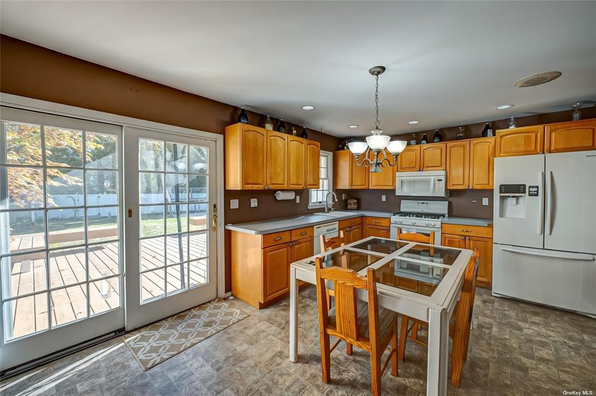 Welcome to 43 Hollins Ln., a charming Colonial home featuring a - photo 8