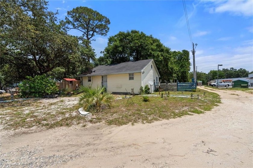 Prime investment opportunity, triplex in Gulf Shores! This - photo 20