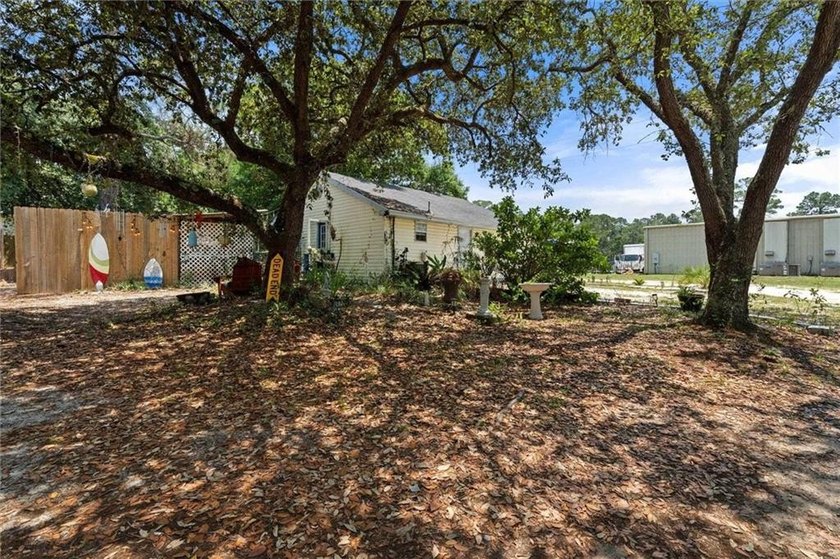 Prime investment opportunity, triplex in Gulf Shores! This - photo 21