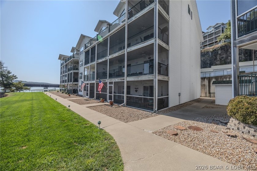 Enjoy easy lake living in this well-maintained 3-bedroom, 2-bath - photo 27