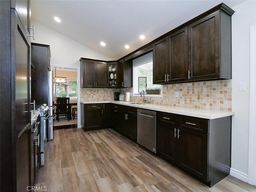 Don't miss the UNIQUE OPPORTUNITY to own this beautifully - photo 11