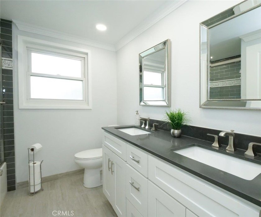 Don't miss the UNIQUE OPPORTUNITY to own this beautifully - photo 24