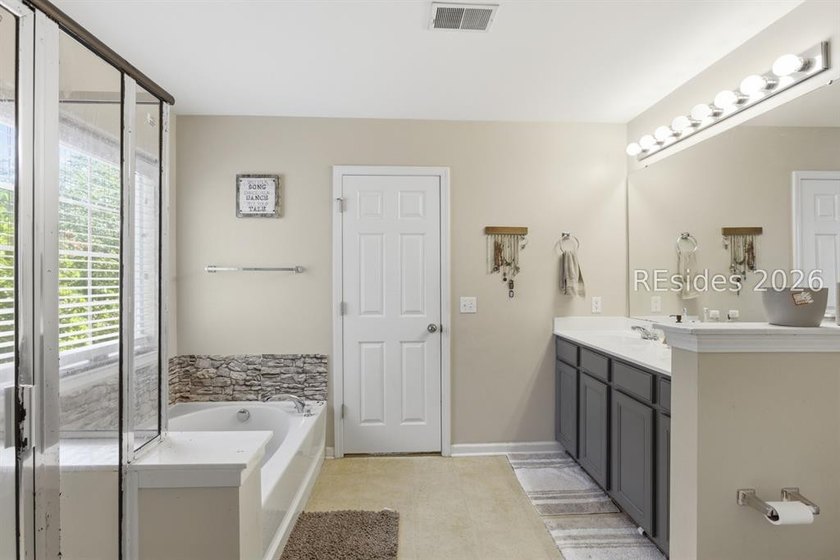 Welcome to this 4-bed, 2.5-bath with a great family floorplan - photo 28