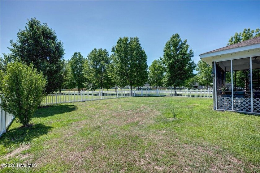 Welcome to 100 Bandon Drive, a well-maintained 3-bedroom, 2-bath - photo 13