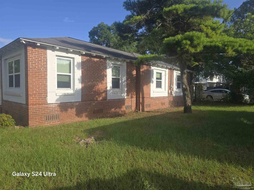 Priced to sell and being sold strictly AS-IS! Unlock the massive - photo 3