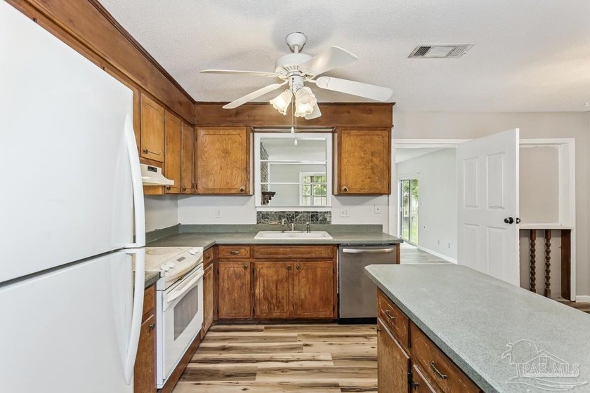 This well-maintained home offers the perfect blend of comfort - photo 8