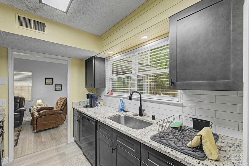 Welcome home to this beautifully remodeled 3-bedroom, 2-bath - photo 8