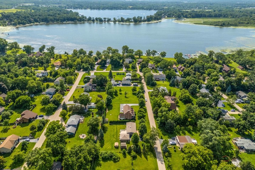 Welcome to this exceptional 3-bedroom, 2.1-bath home offering - photo 3