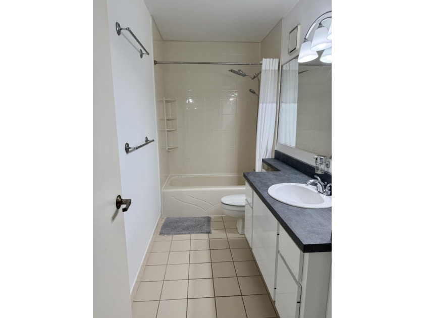 Welcome to Wellesley at Lake Clarke Shores! This beautifully - photo 17