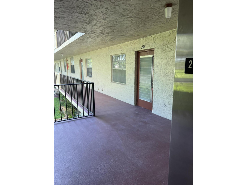 Light and Bright RENOVATED Large 1 bedroom with 2 full baths - photo 18