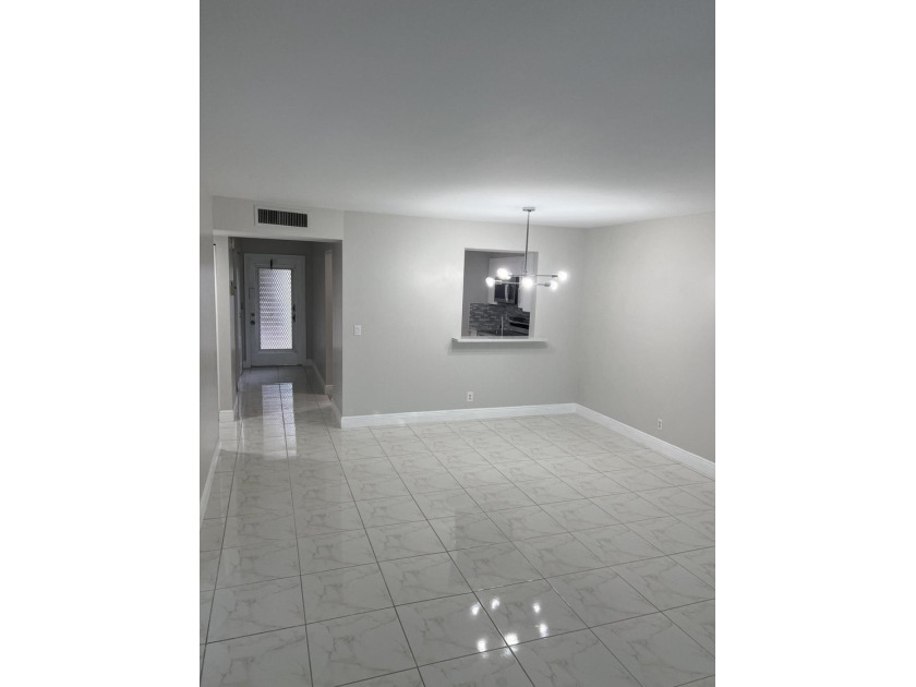 Light and Bright RENOVATED Large 1 bedroom with 2 full baths - photo 27