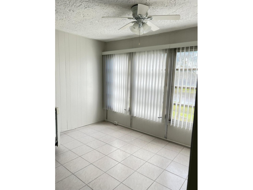 Light and Bright RENOVATED Large 1 bedroom with 2 full baths - photo 29