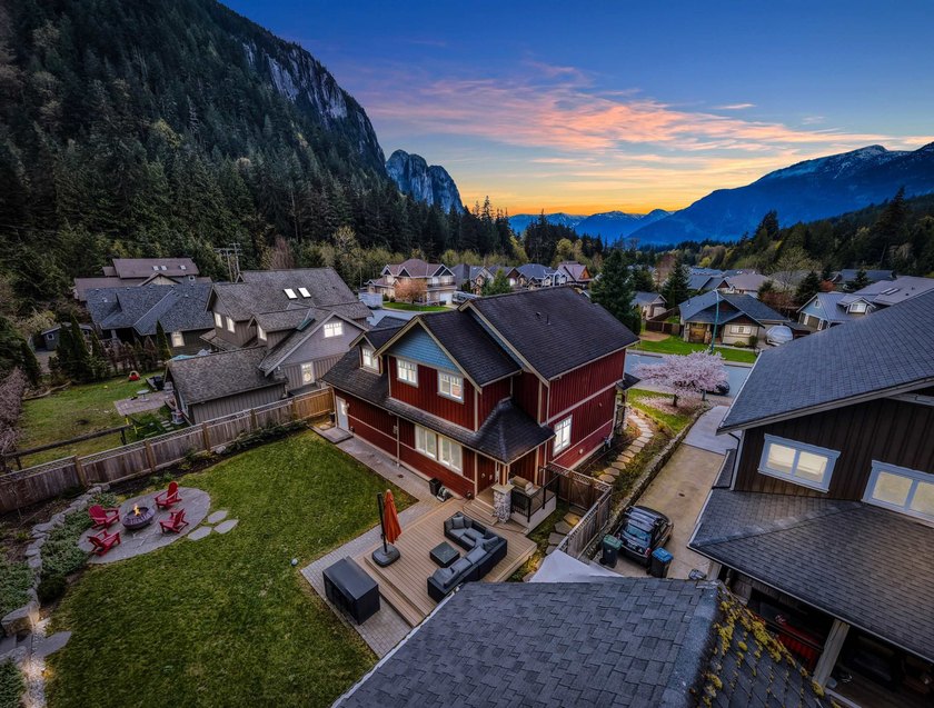 RAVENS PLATEAU exclusive community! Welcome to this bright and - photo 30