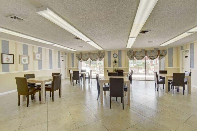 Light and Bright RENOVATED Large 1 bedroom with 2 full baths - photo 41