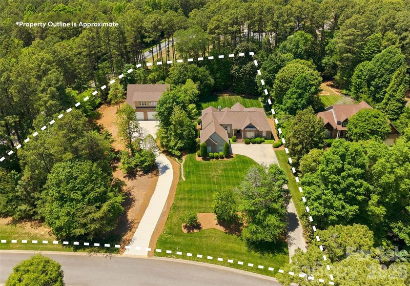 Beautifully Updated Ranch Home / 1.7 Private Acres (double lots) - photo 4