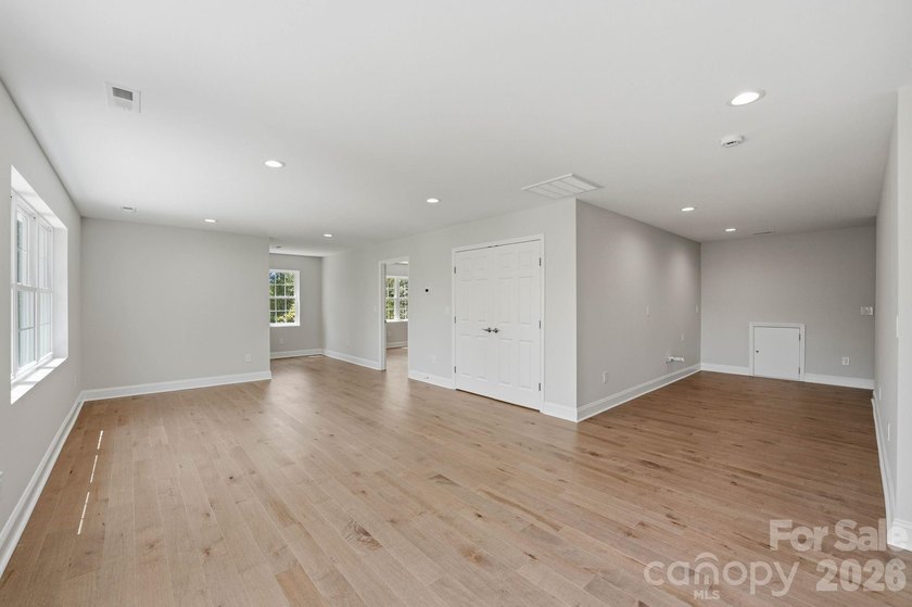 Beautifully Updated Ranch Home / 1.7 Private Acres (double lots) - photo 9