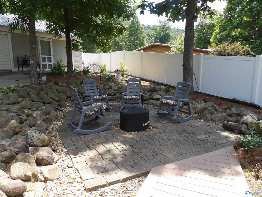 Waterfront home, Signal Point community, Guntersville city - photo 11