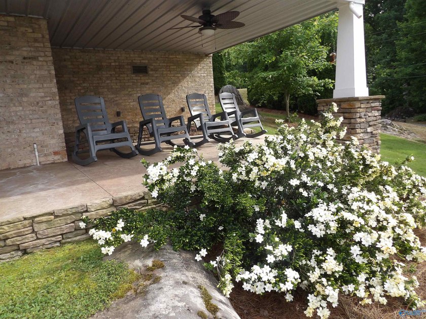 Waterfront home, Signal Point community, Guntersville city - photo 13