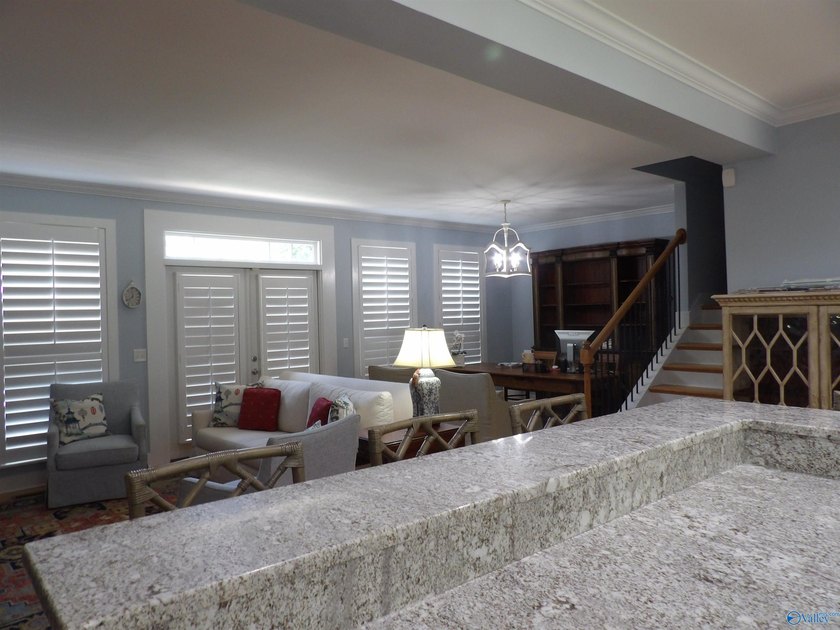 Waterfront home, Signal Point community, Guntersville city - photo 19