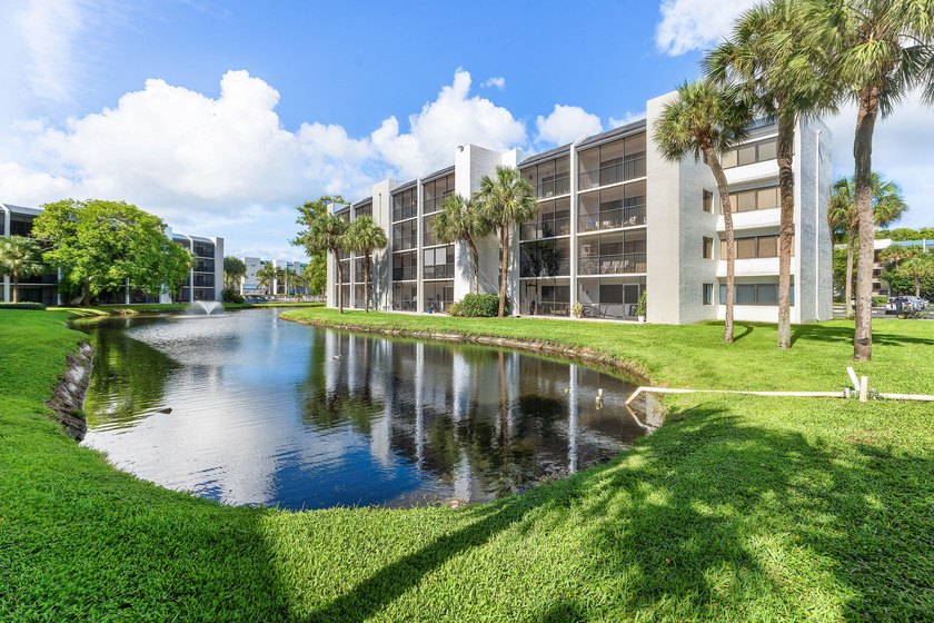 Live the Jupiter beach lifestyle in this charming 1 bed, 1.5 - photo 20