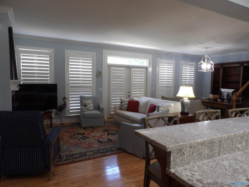 Waterfront home, Signal Point community, Guntersville city - photo 25